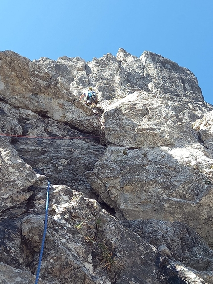 Via dei Nonni, Zucco Barbisino, Ivo Ferrari, Flavio Leoni - L'apertura di Via dei Nonni, parete nord dello Zucco Barbisino (Ivo Ferrari, Flavio Leoni 12/06/2021)