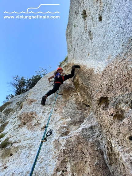 Richiodatura della storica Via Superpanza a Finale