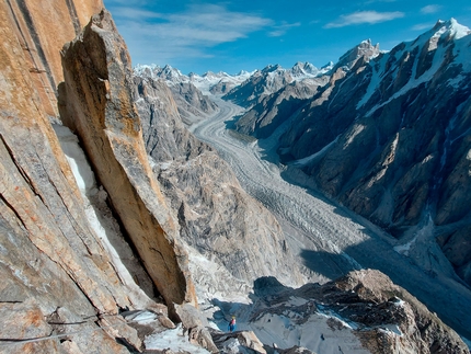 Uli Biaho Spire, Trango Towers, Alessandro Baù, Leonardo Gheza, Francesco Ratti - Uli Biaho Spire (Trango, Pakistan): il tratto di misto dopo il bivacco. 