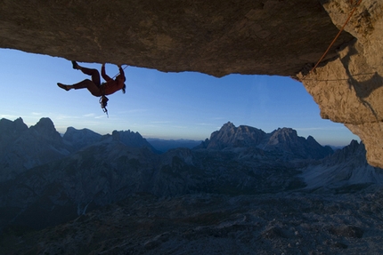 Alexander Huber, Pan Aroma - Alexander Huber durante la prima salita di Pan Aroma 8c, Cima Ovest, Lavaredo, Dolomiti