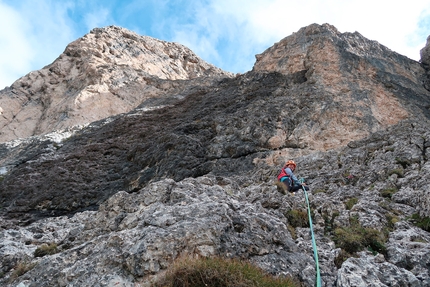 Sassopiatto, Dolomiti, Aaron Moroder, Franziska Rizzi, Cascata Estiva - Durante l'apertura di Cascata Estiva sul Sassopiatto, Dolomiti (Aaron Moroder, Franziska Rizzi 2022)