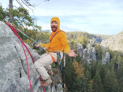 Watch Sean Villanueva climb the Teplice Trilogy at Adršpach