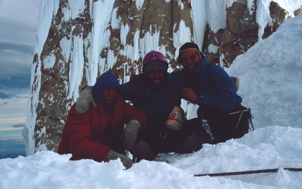 Silvo Karo, Torre Egger, Patagonia - Franček Knez, Silvo Karo e Janez Jeglič durante la prima salita di Psycho Vertical sulla Torre Egger, Patagonia, nel 1986