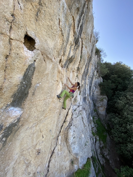 Altre vie d’arrampicata dedicate a Nika Shakarami e Mahsa Amini