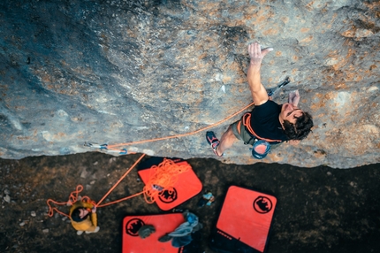 Video: Adam Ondra sul suo 9b+ a Holštejn in Repubblica Ceca