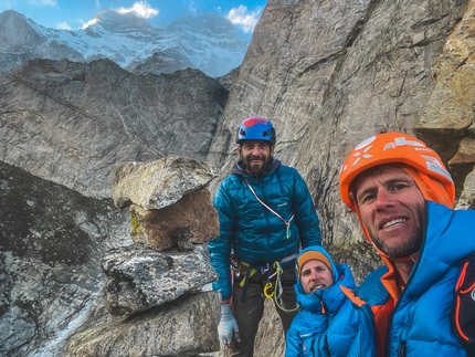 Kirti-Nose, India, Garwahl Himalaya, Jonas Schild, Andy Schnarf, Stephan Siegrist - Jonas Schild, Andy Schnarf and Stephan Siegrist happy after the first ascent of 'Between two Parties' (350m, 7b/A3) in the Garwahl Himalaya of India