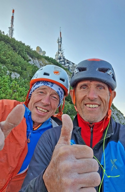 Il Re del Brenta, Paganella, Luca Giupponi, Rolando Larcher - Luca Giupponi e Rolando Larcher in vetta dopo l'apertura di Il Re del Brenta in Paganella (2022)