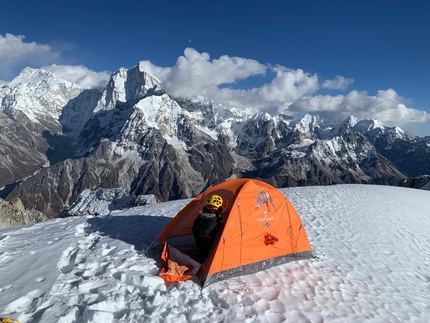 Sato Pyramide, Nepal, Silvia Loreggian, Stefano Ragazzo - Silvia Loreggian in tenda sul colle di Sato Pyramide, Nepal