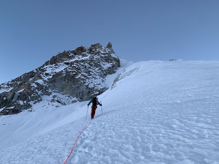 Sato Pyramide, Nepal, Silvia Loreggian, Stefano Ragazzo - Silvia Loreggian sul ghiacciaio di avvicinamento al Sato Peak, Nepal