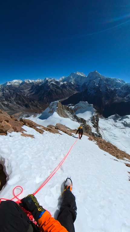 Sato Pyramide, Nepal, Silvia Loreggian, Stefano Ragazzo - Stefano Ragazzo e Silvia Loreggian verso il Sato Pyramide