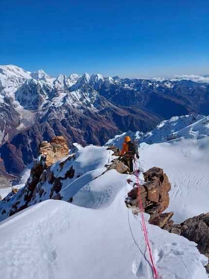 Sato Pyramide, Nepal, Silvia Loreggian, Stefano Ragazzo - Stefano Ragazzo in discesa dalla cima di Sato Pyramide, Nepal