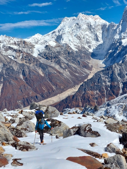 Sato Pyramide, Nepal, Silvia Loreggian, Stefano Ragazzo - Stefano Ragazzo verso il campo avanzato di Sato Pyramide, Nepal