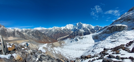 Sato Pyramide, Nepal, Silvia Loreggian, Stefano Ragazzo - Stefano Ragazzo verso il campo avanzato di Sato Pyramide, Nepal