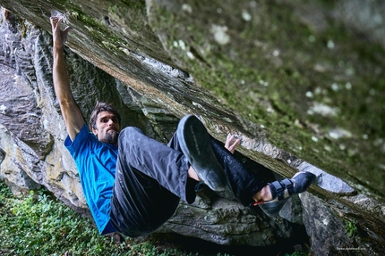 Niccolò Ceria climbs Bügeleisen Sit 8C in Maltatal