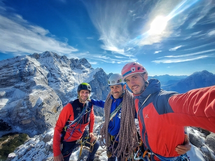 Torre Trieste, Civetta, Alessandro Baù, Alessandro Beber, Nicola Tondini - Alessandro Beber, Alessandro Baù e Nicola Tondini in cima alla Torre Trieste in Civetta dopo aver completato la loro nuova via chiamata Enigma