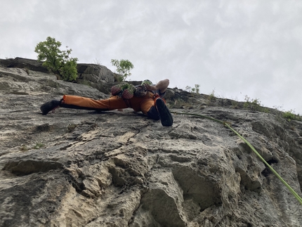 Ceraino Classica, Matteo Rivadossi, Vincenzo Valtulini - Matteo Rivadossi sul crux del quinto tiro di Gli ormonauti, Ceraino Classica