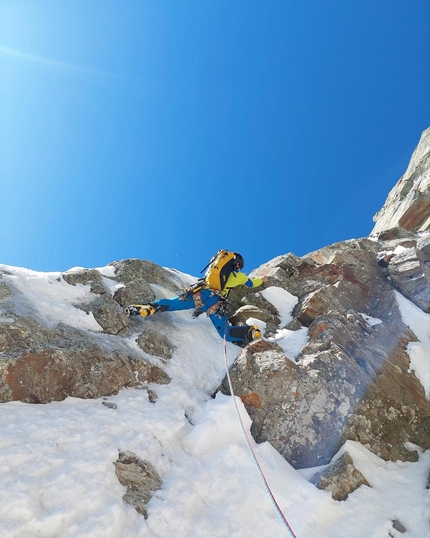 Grandes Murailles, François Cazzanelli, Jerome Perruquet, Stefano Stradelli - François Cazzanelli, Jerome Perruquet, Stefano Stradelli making the first ascent of 'Hyper Couloir delle Grandes Murailles - Couloir Franco Oberti' on Grandes Murailles, 27/11/2022