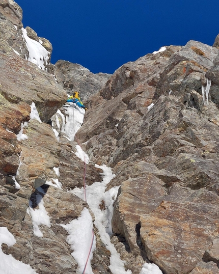 Grandes Murailles, François Cazzanelli, Jerome Perruquet, Stefano Stradelli - François Cazzanelli, Jerome Perruquet, Stefano Stradelli making the first ascent of 'Hyper Couloir delle Grandes Murailles - Couloir Franco Oberti' on Grandes Murailles, 27/11/2022