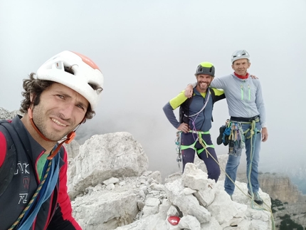 Libidine Grigia, Sasso di Toanella, Bosconero, Dolomiti, Alessandro Beber, Matteo Faletti, Alberto Fedrizzi - Alessandro Beber, Matteo Faletti e Alberto Fedrizzi in cima a Libidine Grigia al Sasso di Toanella, Bosconero, Dolomiti