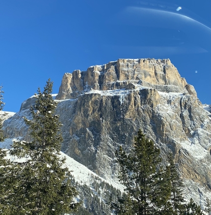 Pordoi, Dolomites, Simon Gietl, Andrea Oberbacher, Avatar  - Sass Pordoi in the Dolomites. Top left the obvious drip of 'Avatar', first ascended on 10/12/2022 by Simon Gietl and Andrea Oberbacher