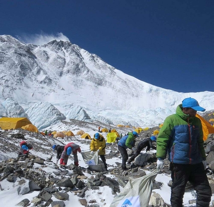 Clean Everest, Marion Chaygneaud-Dupuy - Clean Everest, l'imponente operazione di pulizia ideata da Marion Chaygneaud-Dupuy che in tre anni ha rimosso dalla montagna più alta del pianeta otto tonnellate e mezzo di rifiuti.