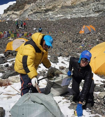 Clean Everest, Marion Chaygneaud-Dupuy - Marion Chaygneaud-Dupuy impegnata nell'operazione di pulizia Clean Everest