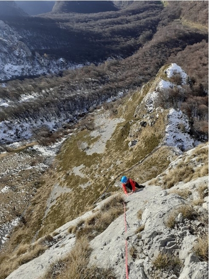 Pizzo dei Nibbi, Pilastro di Prada, Grignetta, Grigne, Ivo Ferrari - Federica Maslowsky in arrampicata al Pizzo dei Nibbi, Grignetta