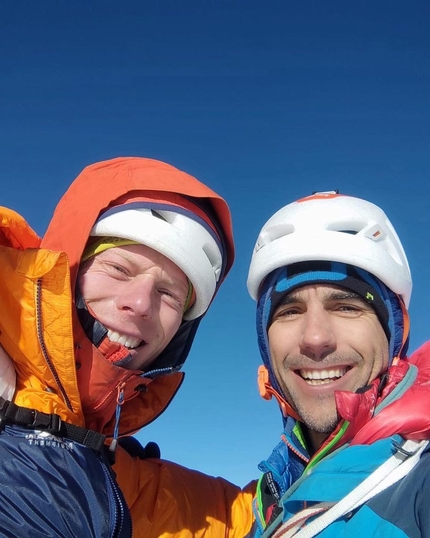 Grandes Jorasses, No Siesta, Christophe Dumarest, Tom Livingstone - Tom Livingstone e Christophe Dumarest su No Siesta, parete nord delle Grandes Jorasses