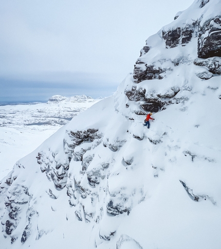Cul Mor, Scotland, Greg Boswell, Guy Robertson - Making the first ascent of Vortex at Cul Mor in Scotland (Greg Boswell, Guy Robertson 18/12/2022)