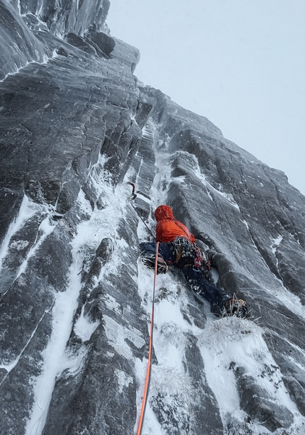 Cul Mor, Scotland, Greg Boswell, Guy Robertson - Making the first ascent of Vortex at Cul Mor in Scotland (Greg Boswell, Guy Robertson 18/12/2022)