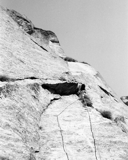 Luna Nascente, Val di Mello, Antonio Boscacci, Mirella Ghezzi, Graziano Milani - Making the first ascent of Luna Nascente up Scoglio delle Metamorfosi in Val di Mello on 3 September 1978 (Antonio Boscacci, Mirella Ghezzi, Graziano Milani)