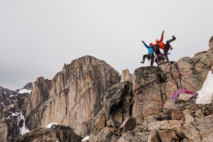 Big wall sulla Northern Sun Spire in Groenlandia di Capucine Cotteaux, Caro North, Nadia Royo Cremer