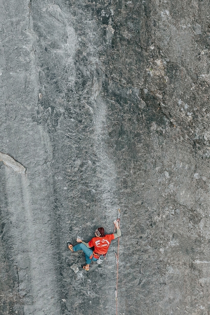 Andrea Gelfi, Monte Altissimo, Alpi Apuane, Lo Smanacchino - Andrea Gelfi libera Lo Smanacchino, Monte Altissimo, Alpi Apuane