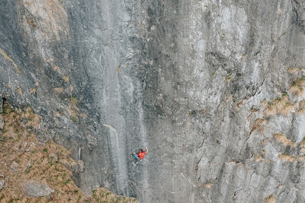 Andrea Gelfi, Monte Altissimo, Alpi Apuane, Lo Smanacchino - Andrea Gelfi libera Lo Smanacchino, Monte Altissimo, Alpi Apuane