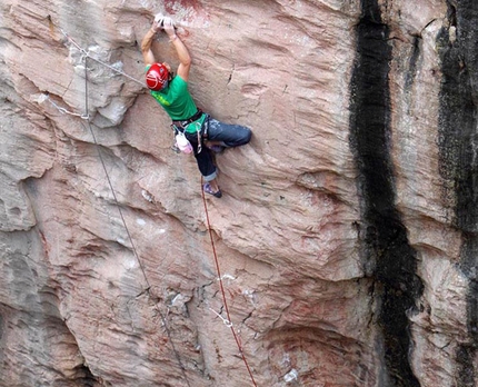 James Pearson, il video dell'arrampicata trad in Pembroke, Galles