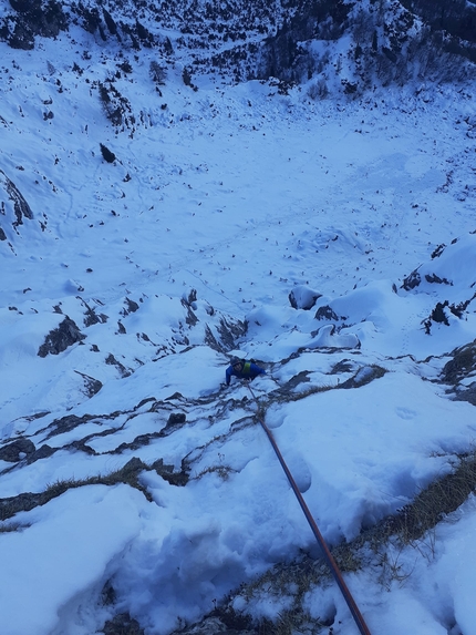 Via Gigante Buono, Monte Croce, Ivo Ferrari, Flavio Leoni - Flavio Leoni durante la prima invernale della Via Gigante Buono al Monte Croce (Alpi Orobie) il 23/12/2022