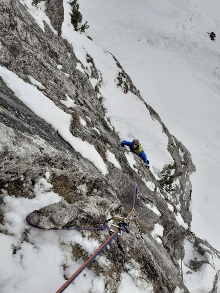 Via Gigante Buono, Monte Croce, Ivo Ferrari, Flavio Leoni - Flavio Leoni durante la prima invernale della Via Gigante Buono al Monte Croce (Alpi Orobie) il 23/12/2022