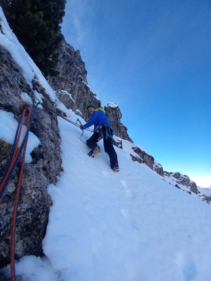 Via Gigante Buono, Monte Croce, Ivo Ferrari, Flavio Leoni - Ivo Ferrari durante la prima invernale della Via Gigante Buono al Monte Croce (Alpi Orobie) il 23/12/2022