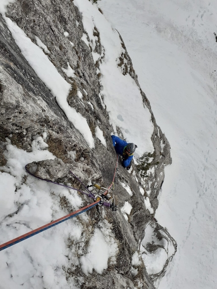 Via Gigante Buono, Monte Croce, Ivo Ferrari, Flavio Leoni - Ivo Ferrari Flavio Leoni durante la prima invernale della Via Gigante Buono al Monte Croce (Alpi Orobie) il 23/12/2022