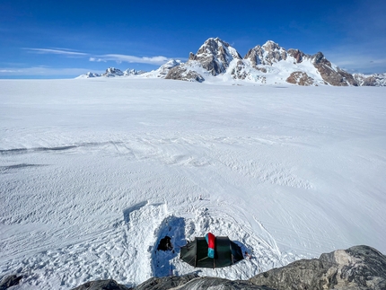 Cerro Arenales, Patagonia, Rebeca Cáceres, Nadine Lehner, Isidora Llarena - Cerro Arenales, Patagonia: 