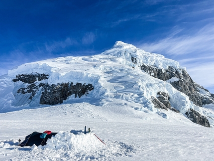 Cerro Arenales, Patagonia, Rebeca Cáceres, Nadine Lehner, Isidora Llarena - Cerro Arenales, Patagonia: 