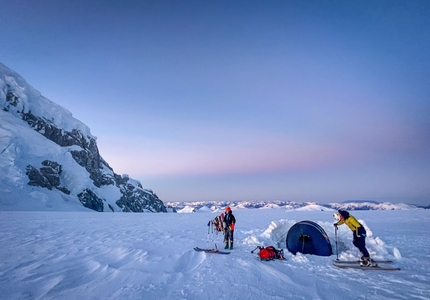 Cerro Arenales, Patagonia, Rebeca Cáceres, Nadine Lehner, Isidora Llarena - Cerro Arenales, Patagonia: 