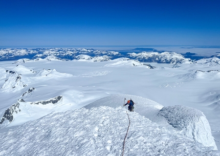 Cerro Arenales, Patagonia, Rebeca Cáceres, Nadine Lehner, Isidora Llarena - Cerro Arenales, Patagonia: 