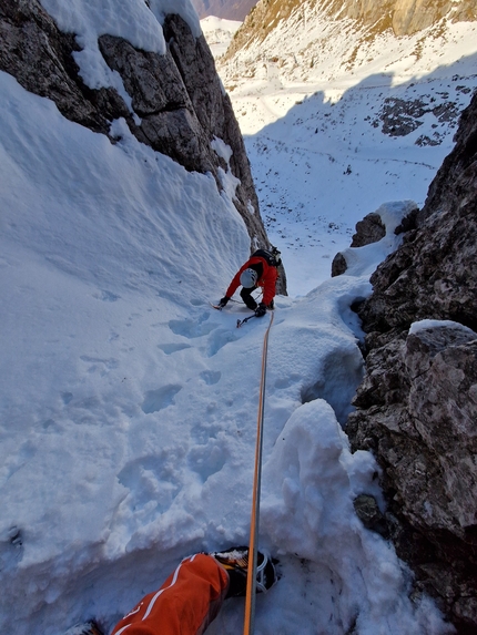 Zucco di Pesciola, Alpi Orobie, Cristian Candiotto, Alessandro Previtali, Loris Previtali - L'apertura di Father and Son alla Terza Torre dello Zucco di Pesciola, Alpi Orobie (Alessandro Previtali, Loris Previtali 27/12/2022)