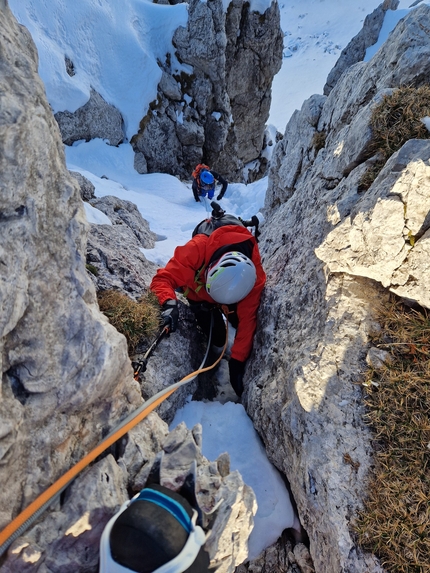 Zucco di Pesciola, Alpi Orobie, Cristian Candiotto, Alessandro Previtali, Loris Previtali - L'apertura di Father and Son alla Terza Torre dello Zucco di Pesciola, Alpi Orobie (Alessandro Previtali, Loris Previtali 27/12/2022)