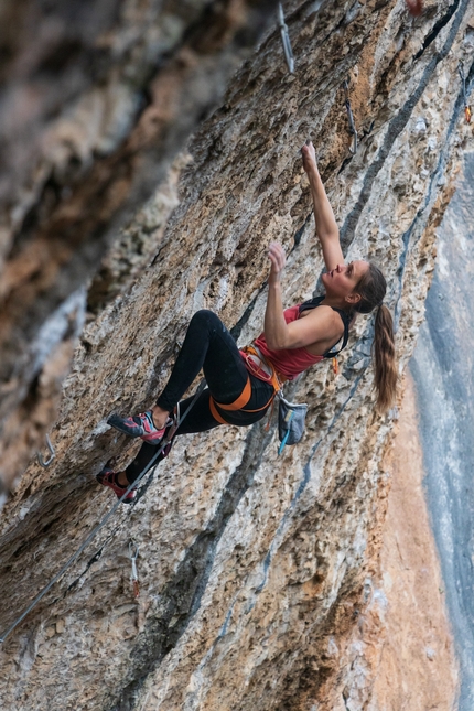 Eva Hammelmüller, Saint Léger du Ventoux, France - Eva Hammelmüller on La ligne claire (8c+) at Saint Léger du Ventoux in France