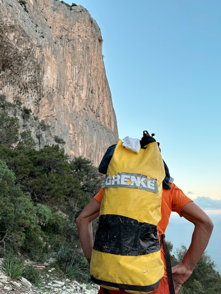 Punta Giradili, Sardegna, Alviero Garau, Davide Lagomarsino - Verso la Punta Giradili in Sardegna per aprire 'Crysalis by Grenke' (Alviero Garau, Davide Lagomarsino)