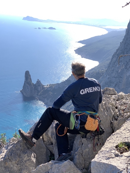 Punta Giradili, Sardegna, Alviero Garau, Davide Lagomarsino - L'apertura di 'Crysalis by Grenke' alla Punta Giradili, Sardegna (Alviero Garau, Davide Lagomarsino)