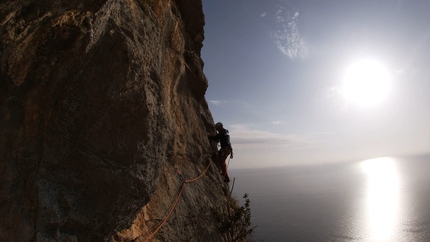 Punta Giradili, Sardegna, Alviero Garau, Davide Lagomarsino - L'apertura di 'Crysalis by Grenke' alla Punta Giradili, Sardegna (Alviero Garau, Davide Lagomarsino)