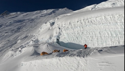 Manaslu, Alex Txikon, Pasang Nurbu Sherpa, Gelu Sherpa, Maila Sherpa, Mantere Lama Sherpa, Gamje Babu Sherpa, Chepal Sherpa - Manaslu prima invernale integrale: Alex Txikon, Pasang Nurbu Sherpa, Gelu Sherpa, Maila Sherpa, Mantere Lama Sherpa, Gamje Babu Sherpa e Chepal Sherpa